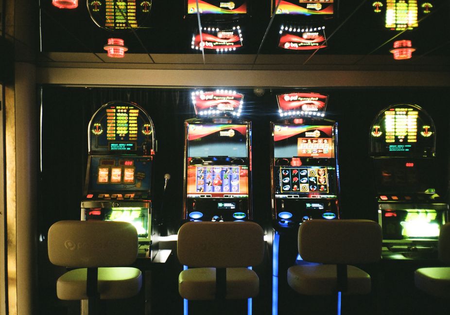 Online Casino: Spielautomaten und Live-Spiele im Überblick