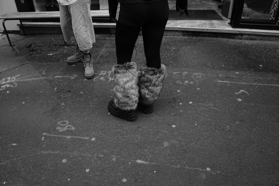 how to spray ugg boots