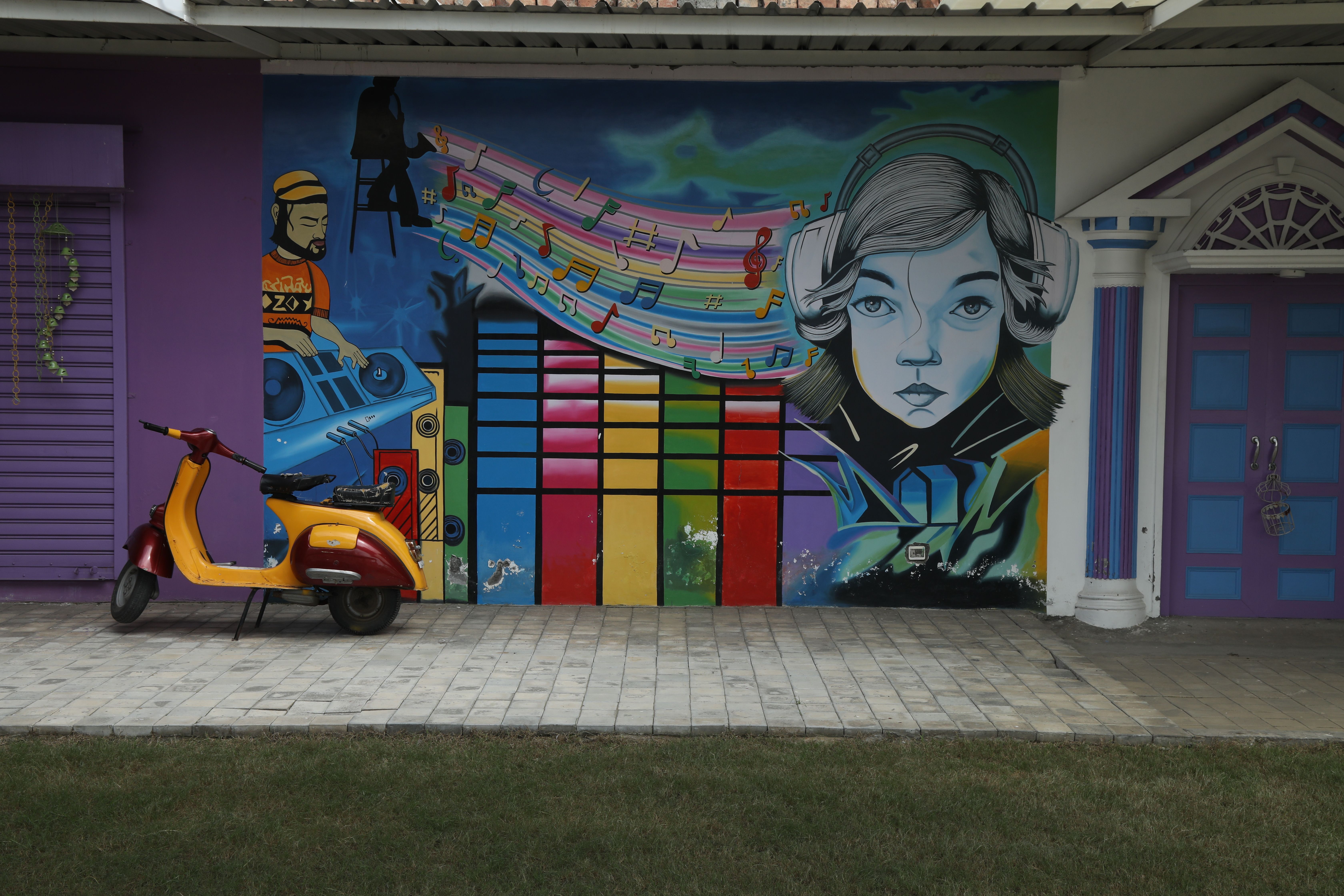 El Poblado street art and murals 1