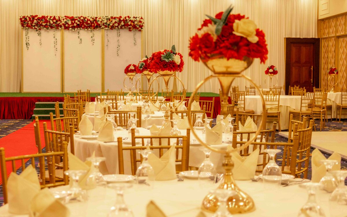 Luxurious wedding reception setup featuring floral centerpieces and elegant decor in banquet hall.