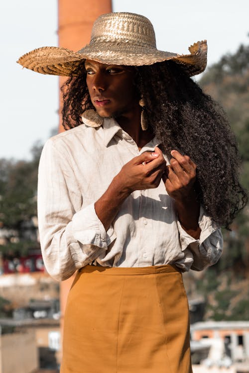 Photo De Femme Portant Un Chapeau De Soleil