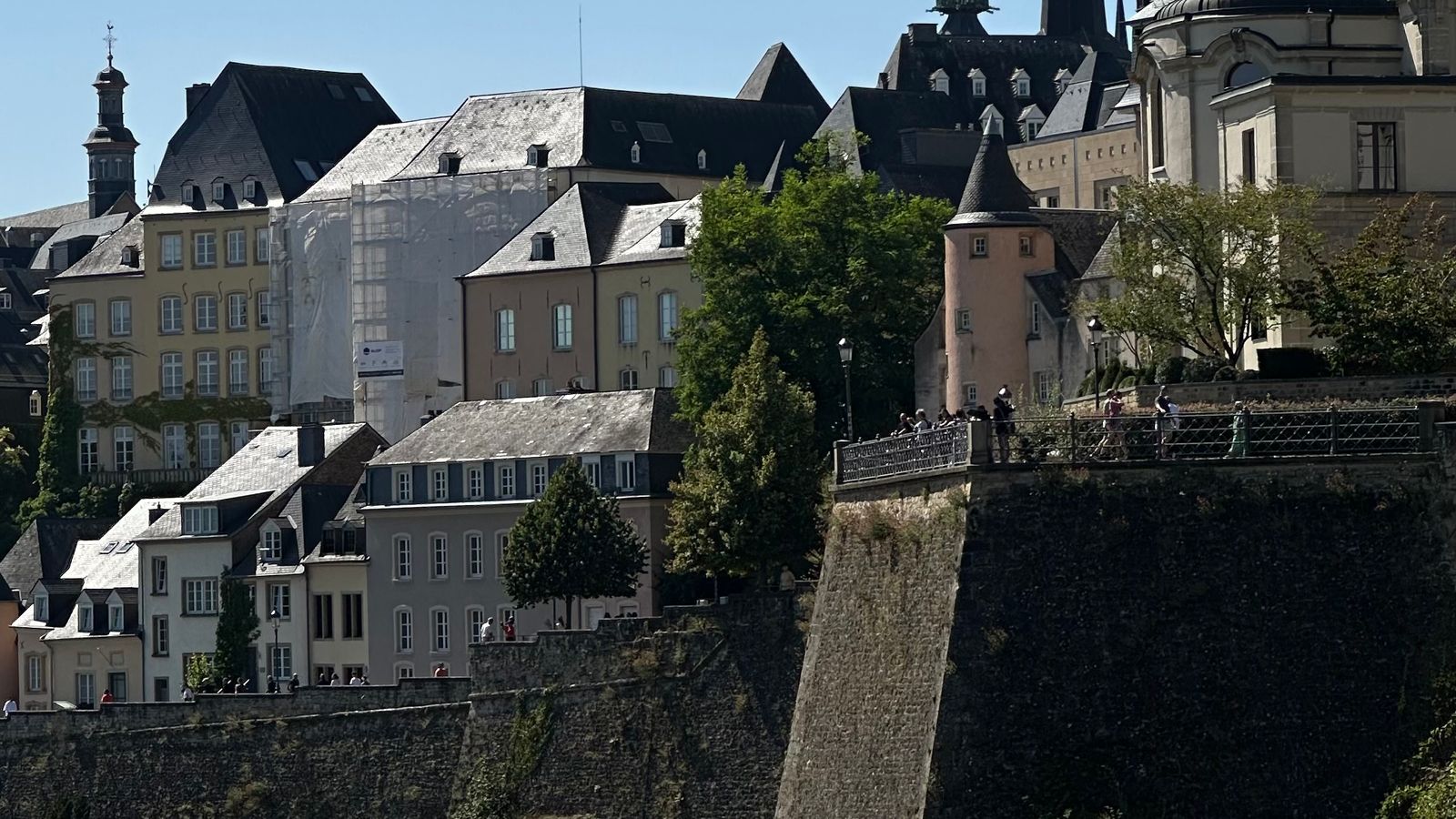 Vue panoramique de Luxembourg-Ville avec ses ponts et ses bâtiments historiques