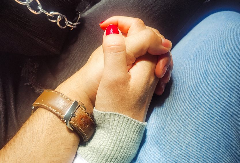 Online dating: starting a conversation on a niche platform