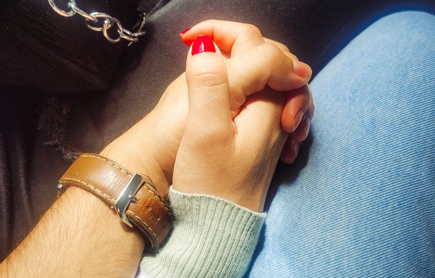 Online dating: starting a conversation on a niche platform