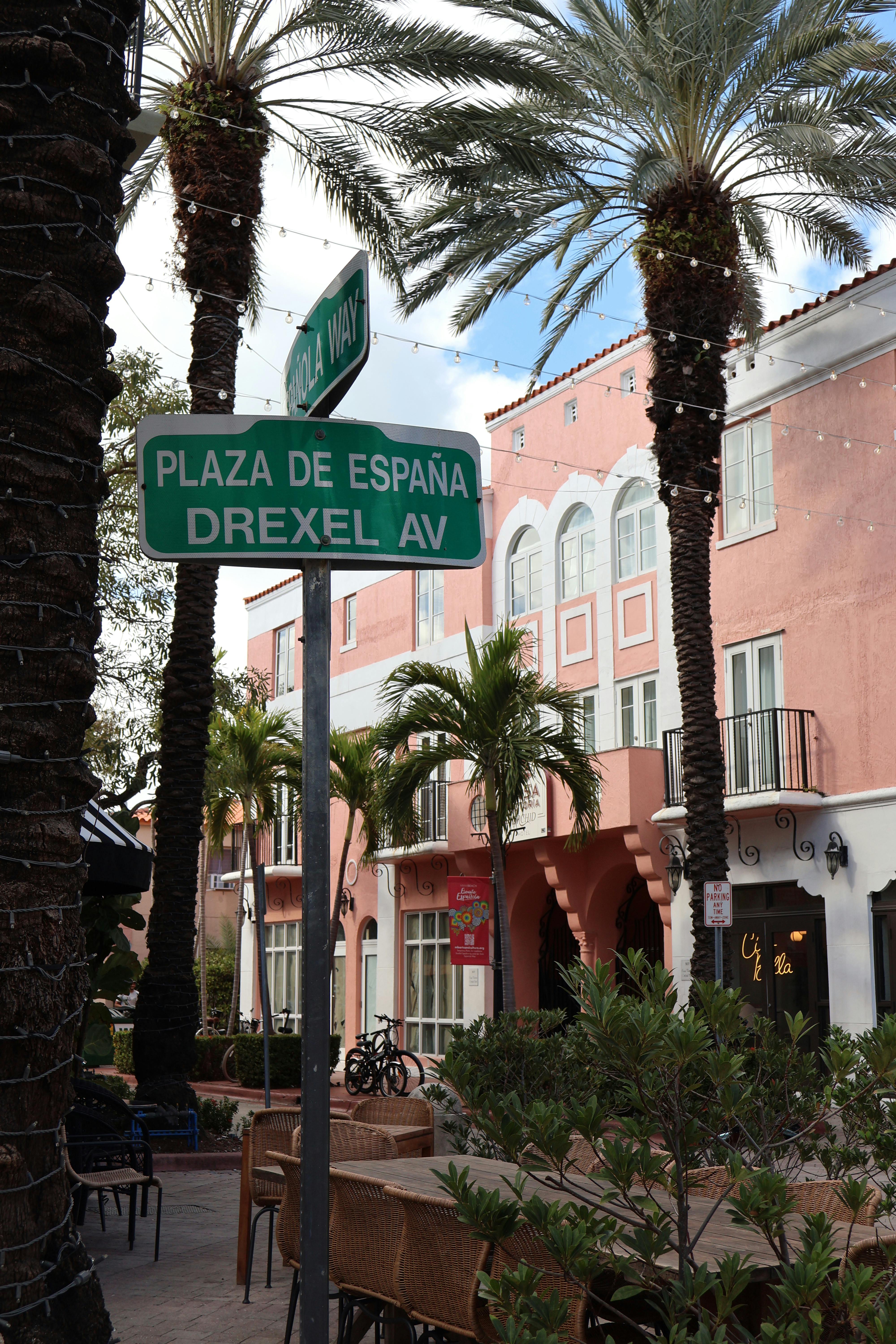 Street Sign at Plaza de España, Drexel Av · Free Stock Photo