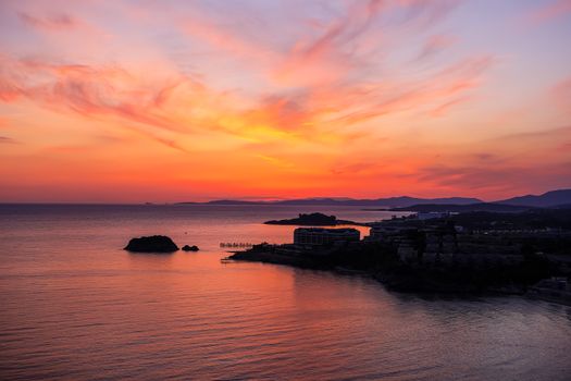Enjoy a breathtaking sunset over the sea in İzmir, Türkiye, showcasing vivid colors.