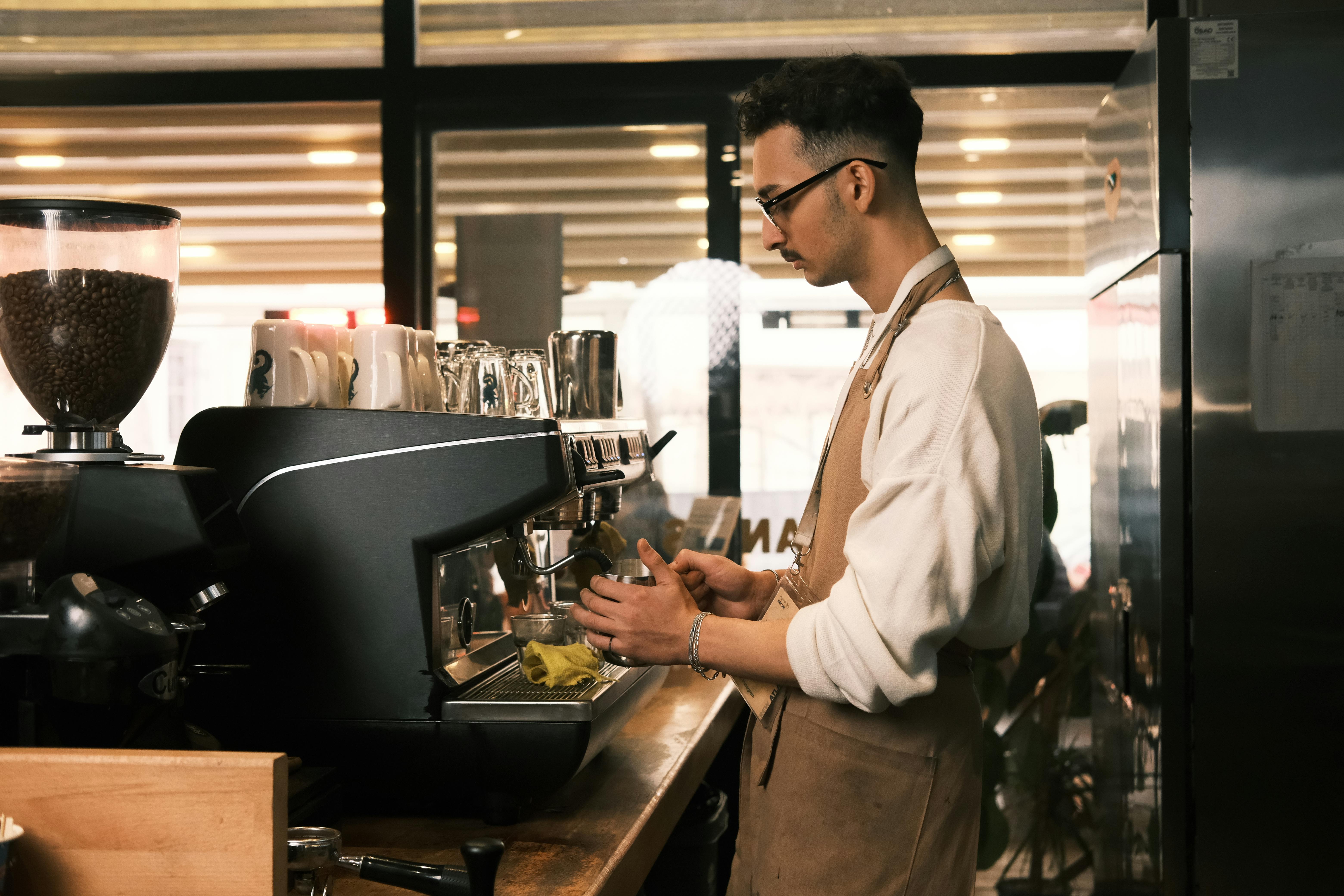 A barista making coffee in a stylish, modern café setting in Konya, Türkiye.
