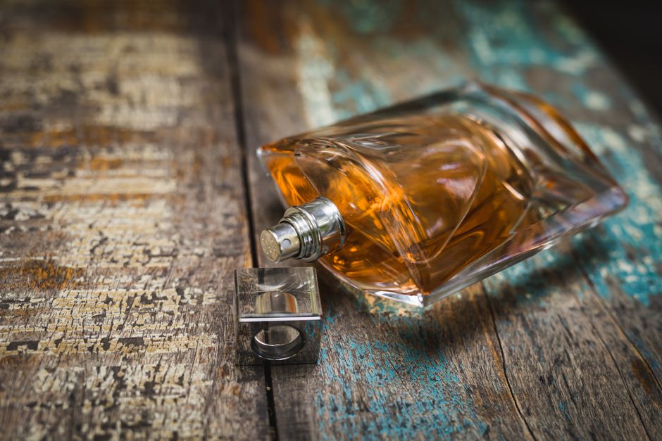 Parfumuri Roxanne unisex cu note lemnoase de pe Evopec.ro — aromă modernă pentru orice ocazie, de la 14 lei