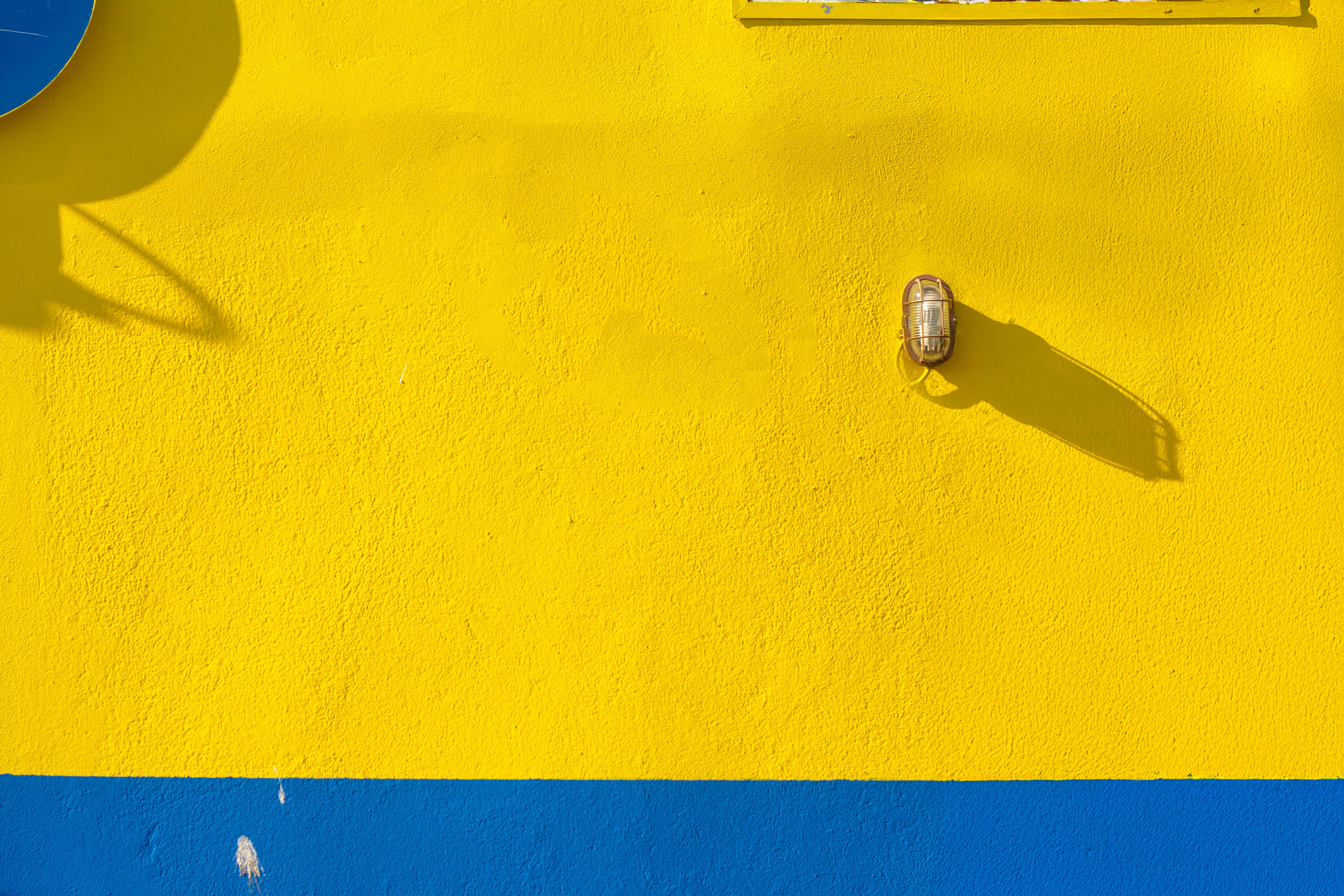 Painters and Decorators in Barnes Cray — quality trade paint going on in two coats