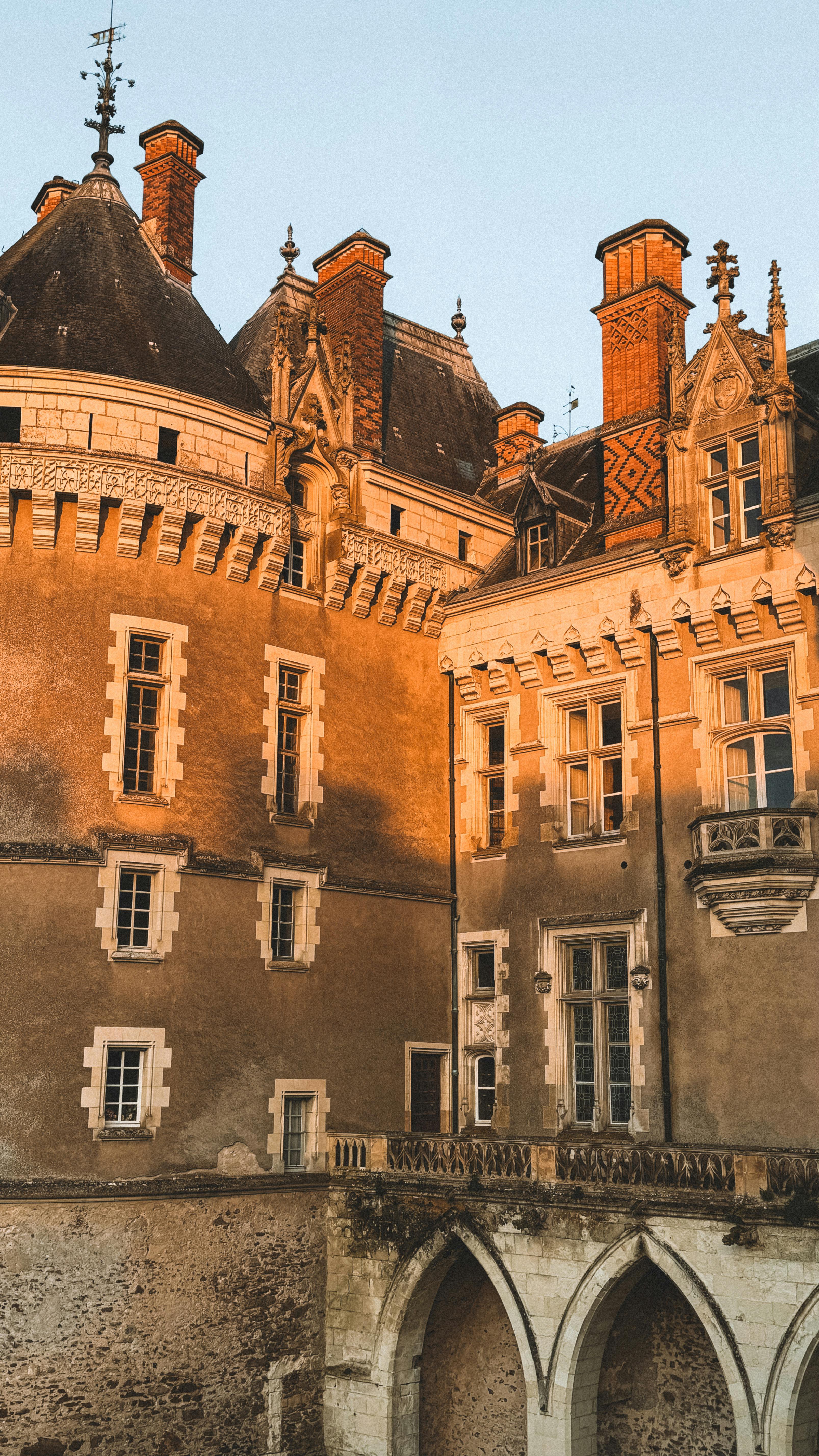 Historic Château de Le Lude in France captured at sunset with elegant architecture.