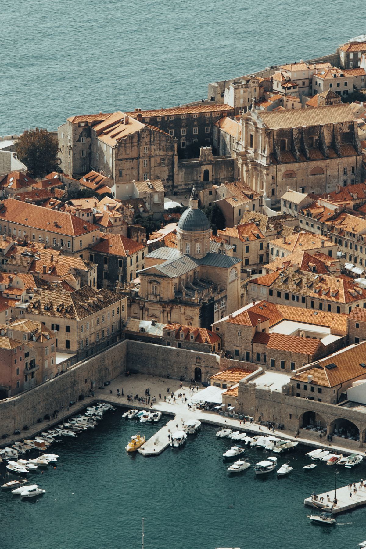 Dubrovnik — A stone fairytale wrapped in walls by the Adriatic (6)