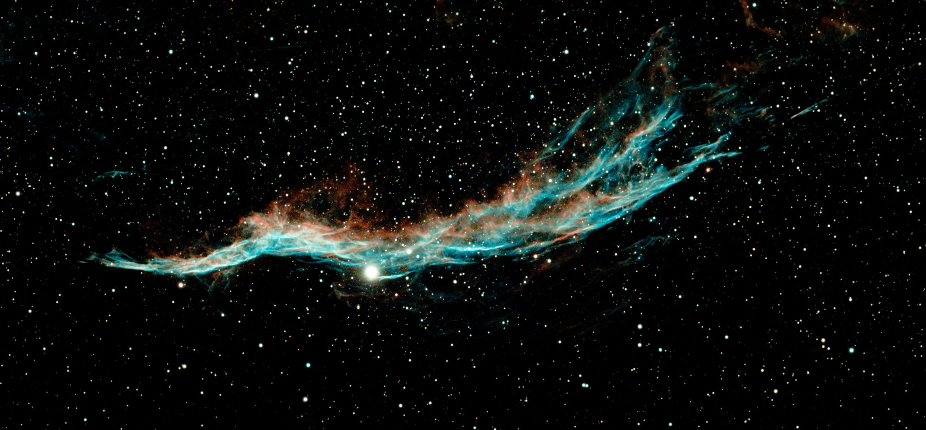 impresionante-nebulosa-del-velo-en-fotograf-a-del-espacio-profundo