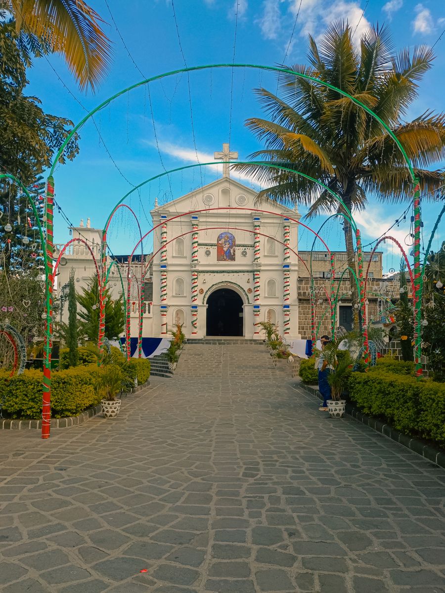 La colorida iglesia de San Pedro La Laguna.