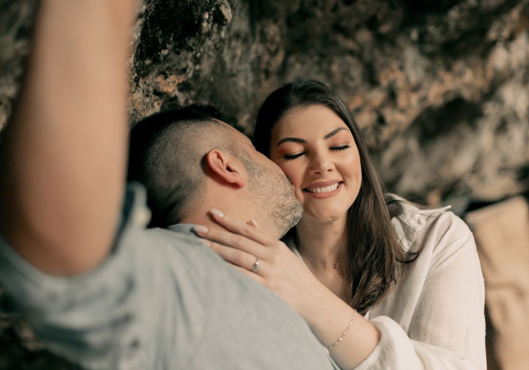 Online dating: starting a conversation on a niche platform