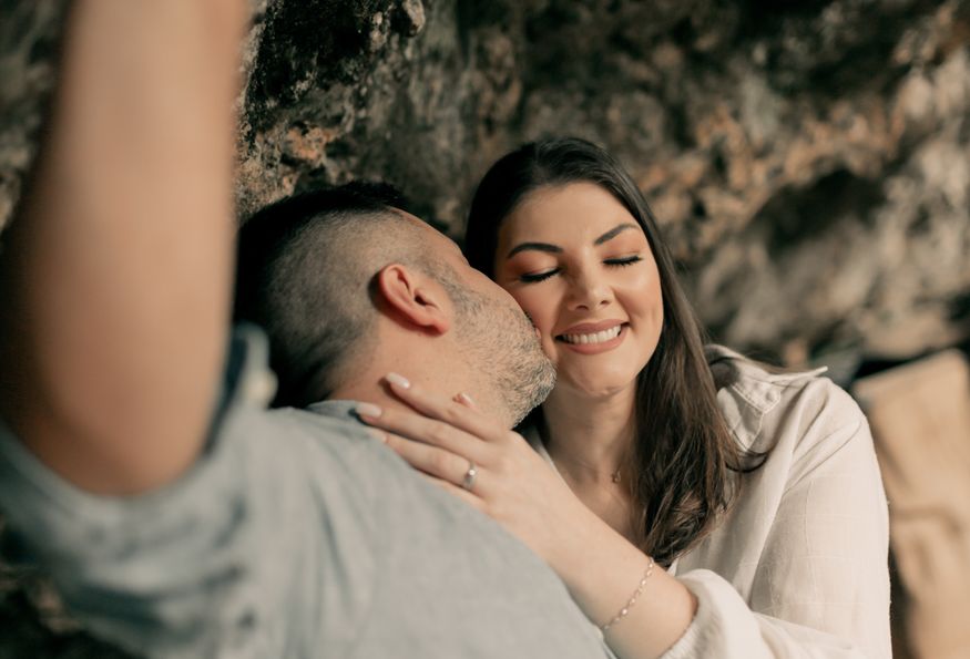 Online dating: starting a conversation on a niche platform