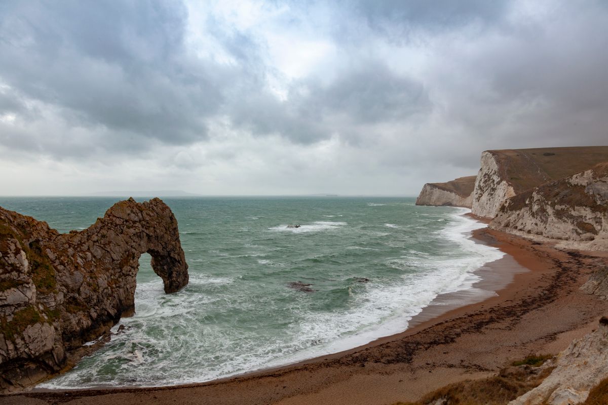 Panoramă asupra coastei Durdle Door din Dorset