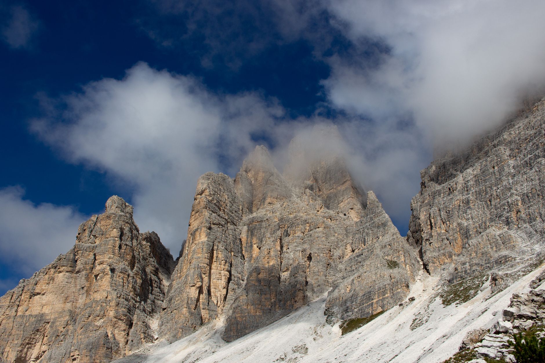 Berge & Himmel in der Natur – Malerisches Landschaftsfoto (von Chiara Zuanazzi, 13500×9000, #30247945)