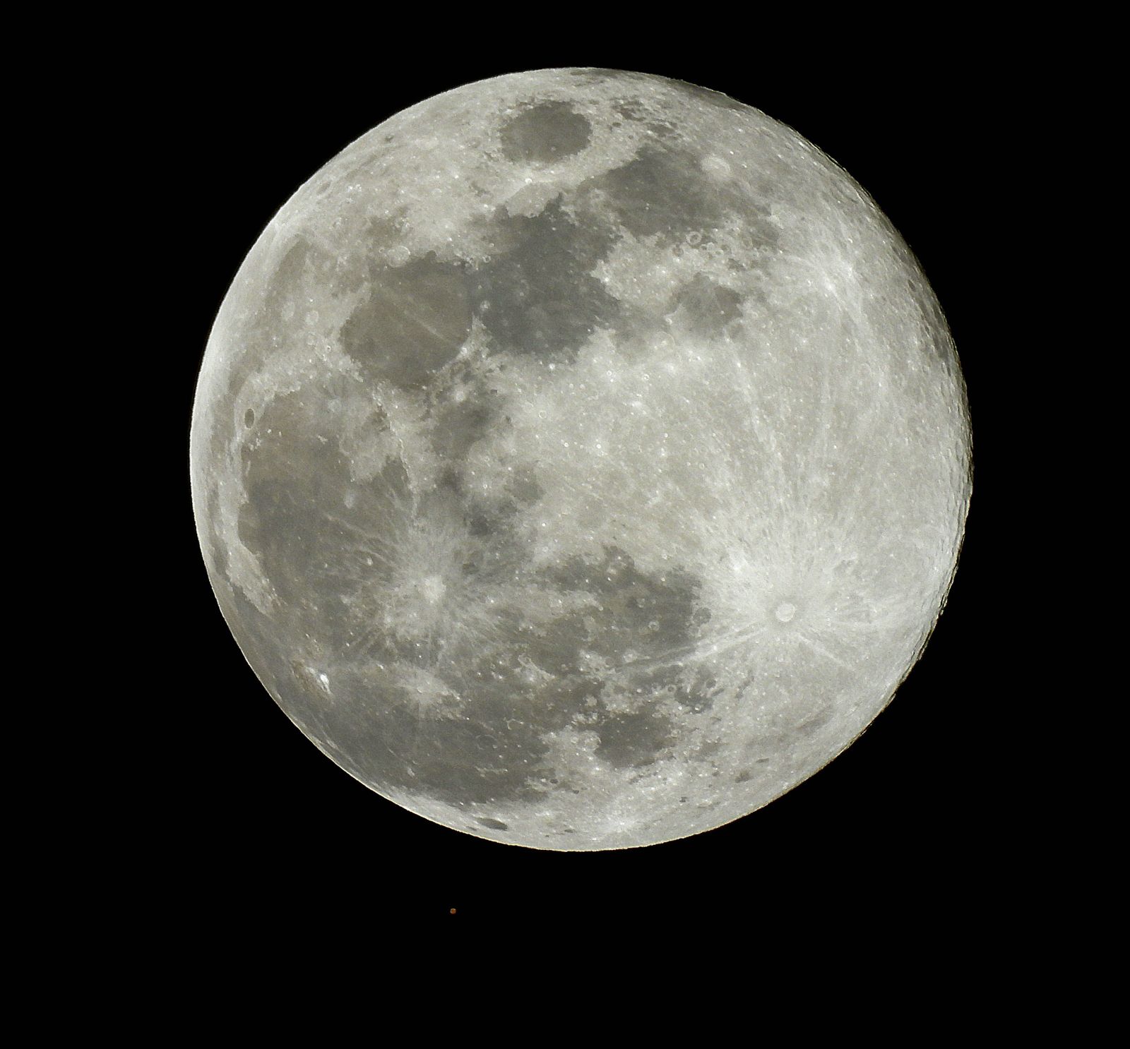 Full Moon Loading Full Moon · Free Stock Photo