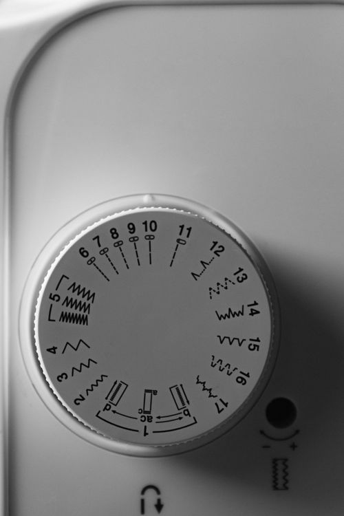 Close-up of Sewing Machine Dial · Free Stock Photo
