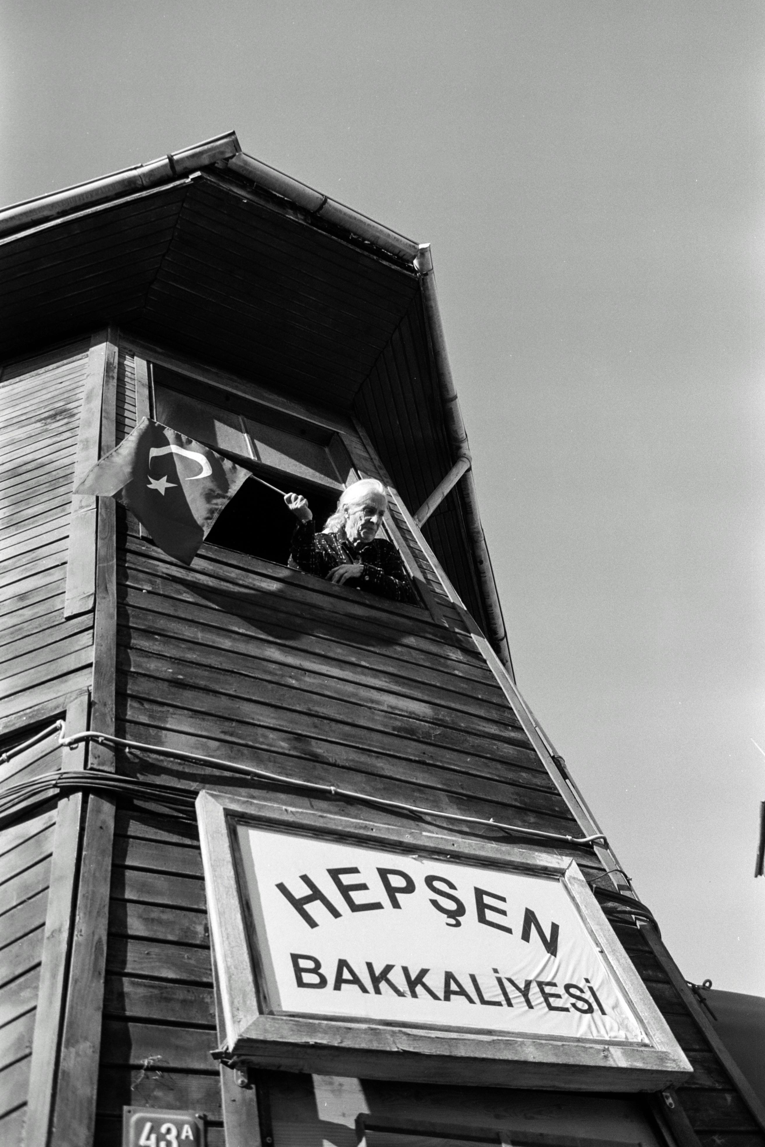 Black and white photo of a traditional wooden house in İstanbul, Türkiye.