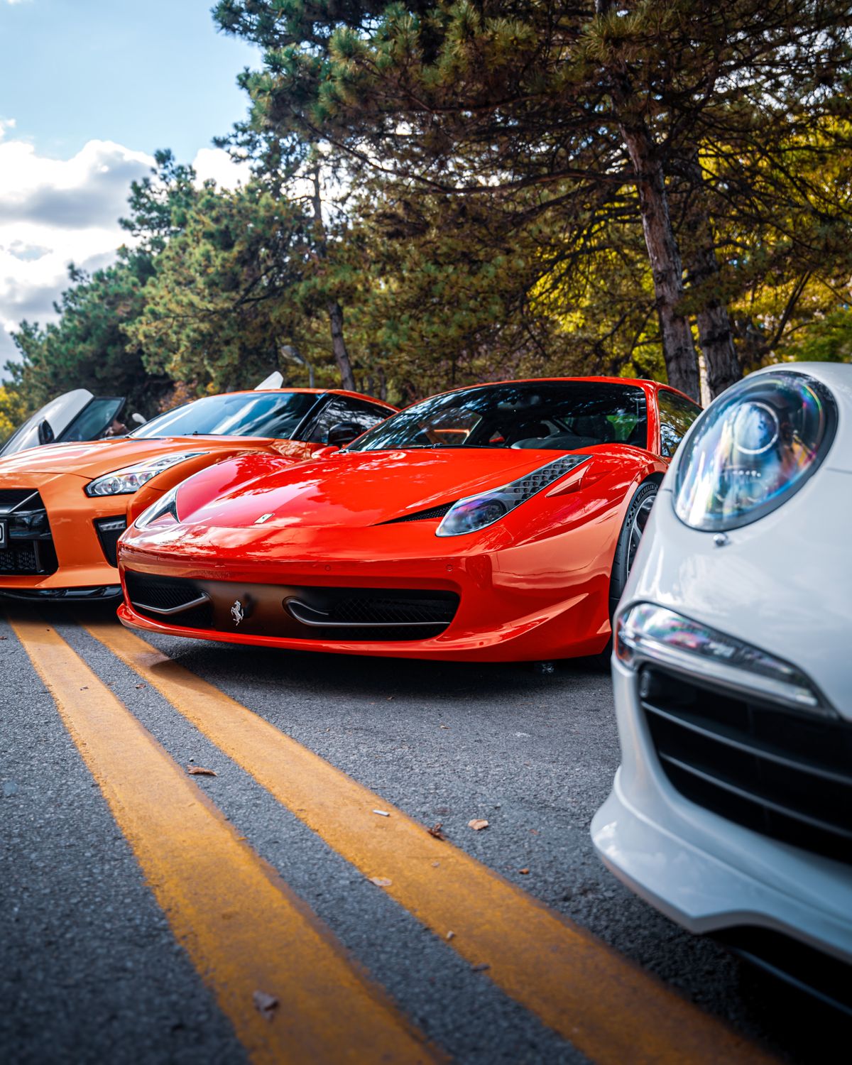Auto Sportive Di Lusso Nella Scena Di Strada Di Ankara Immagine Gratuita auto-sportive-di-lusso-nella-scena-di-strada-di-ankara-immagine-gratuita