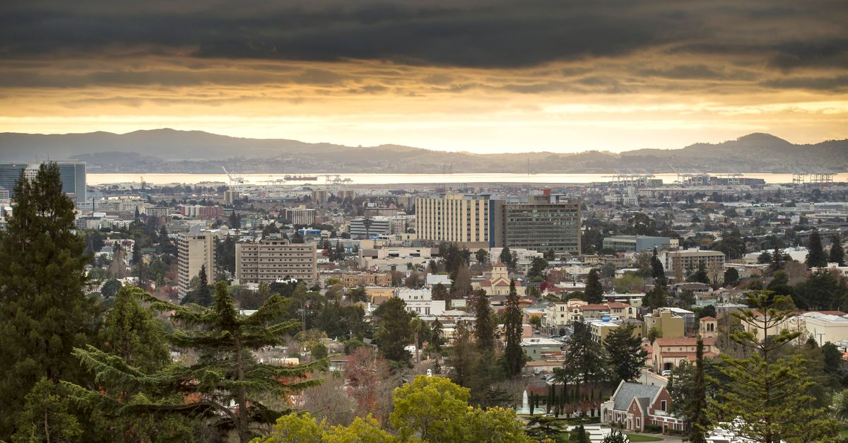 Stunning cityscape of Oakland, California at sunset with dramatic cloud coverage and scenic views.