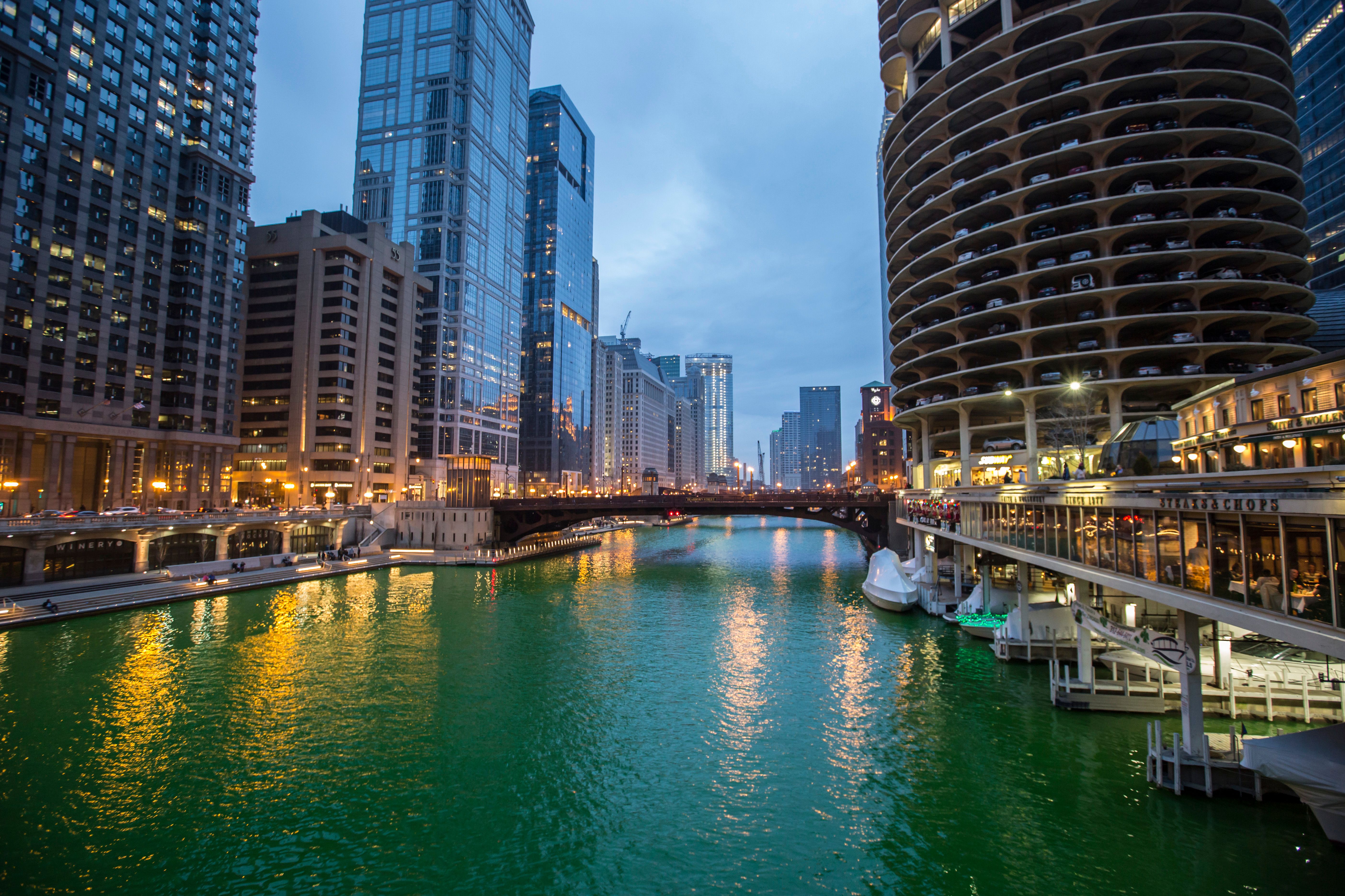 evening chicago riverwalk - apartments near Chicago River
