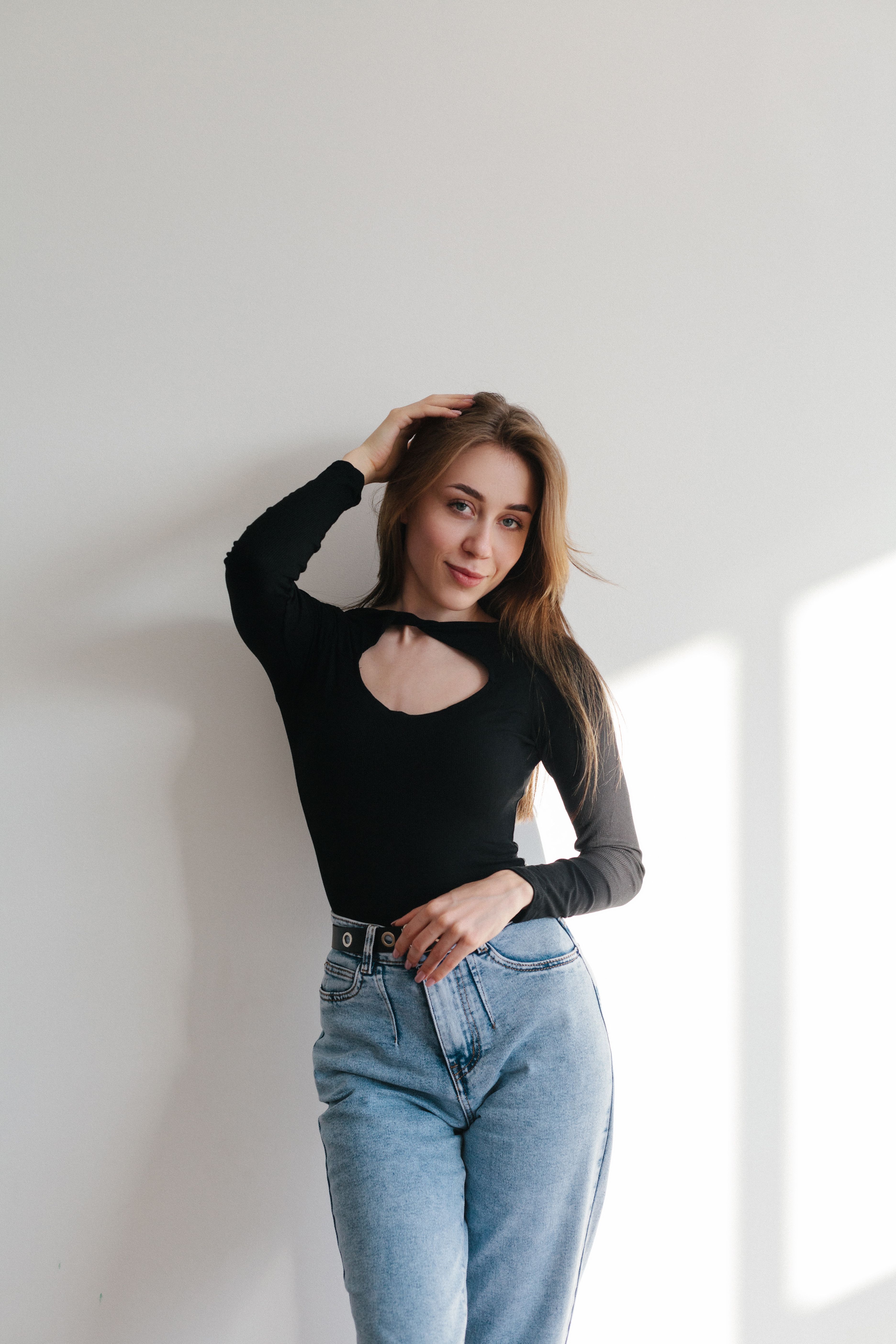 Slouchy jeans with basic bodysuit