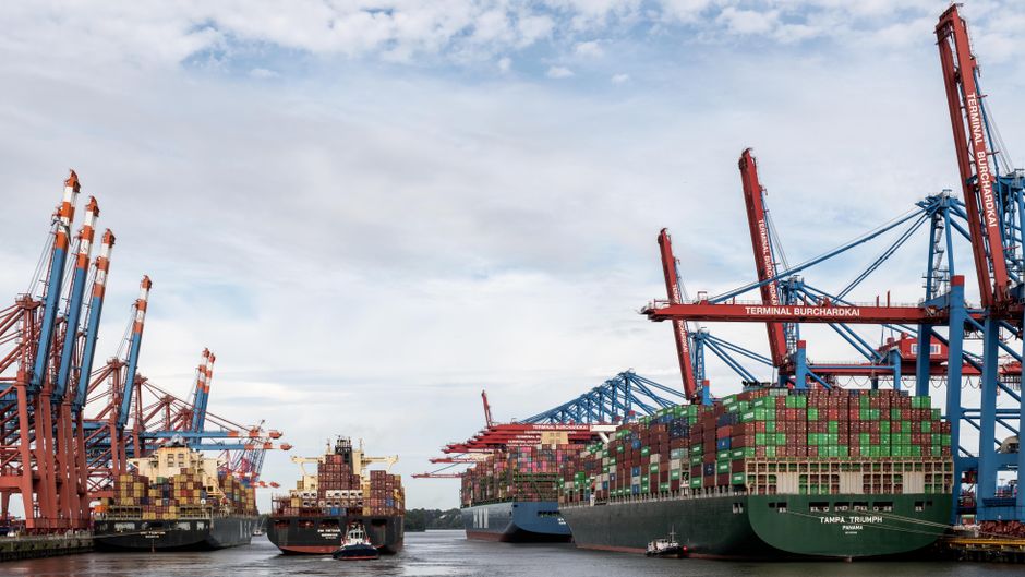 Iran's Directive to Vessels in the Strait of Hormuz Raises Concerns