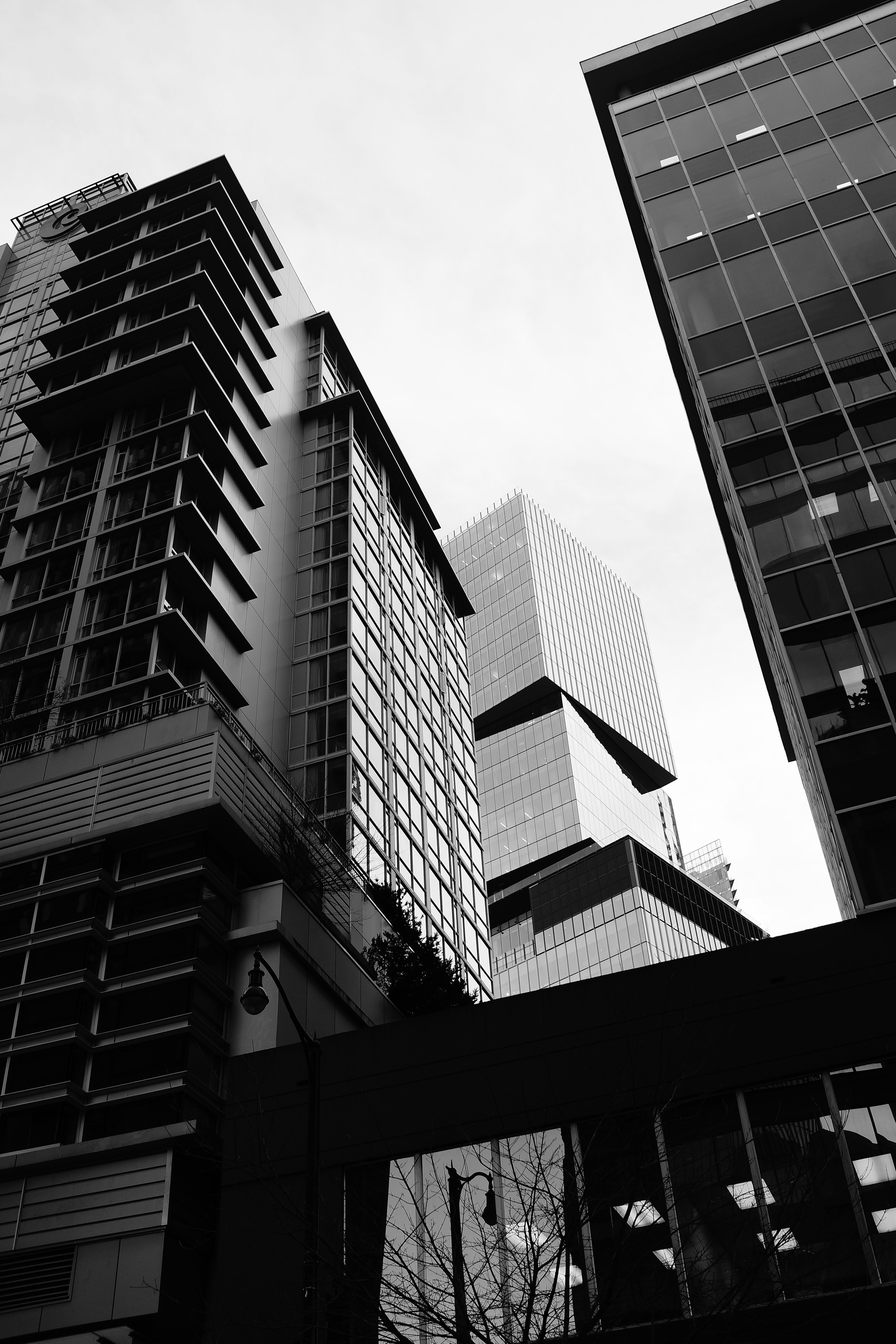 Dramatic Black and White Urban Architecture Scene · Free Stock Photo
