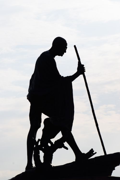 Free A striking silhouette of a man with a walking stick, illustrating perseverance and strength. Stock Photo