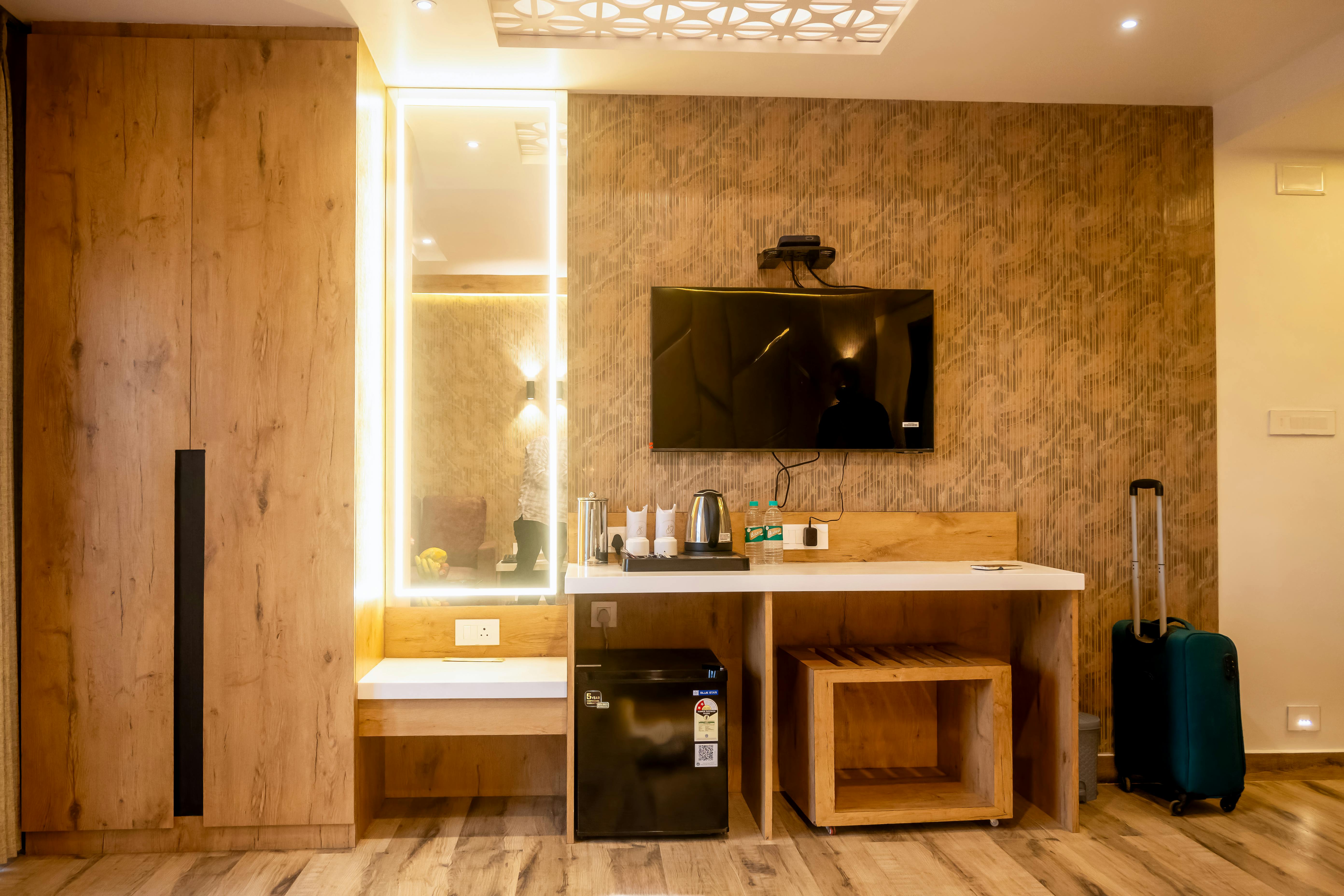 Small but functional single room inside a Japanese business hotel