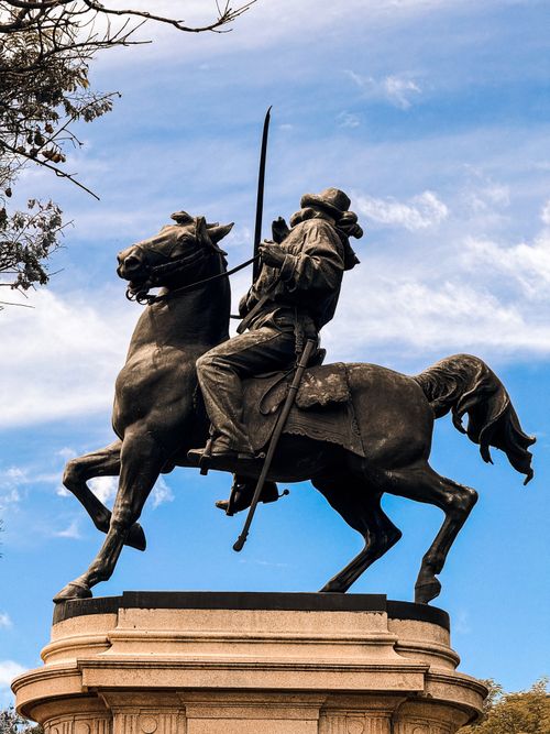 Free A dramatic silhouette of an equestrian statue with a blue sky backdrop, capturing historical art. Stock Photo