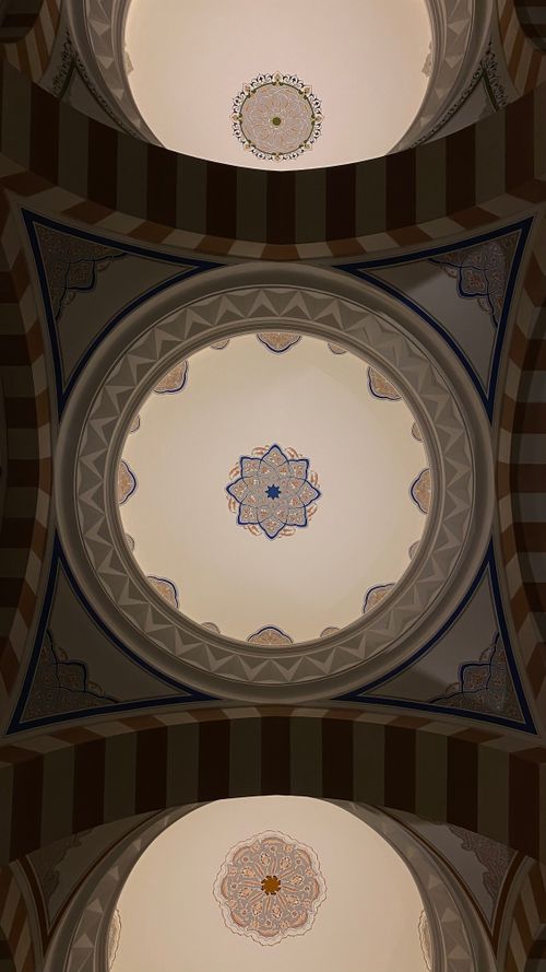 Free Ornate Islamic ceiling with detailed geometric patterns and elegant design. Stock Photo