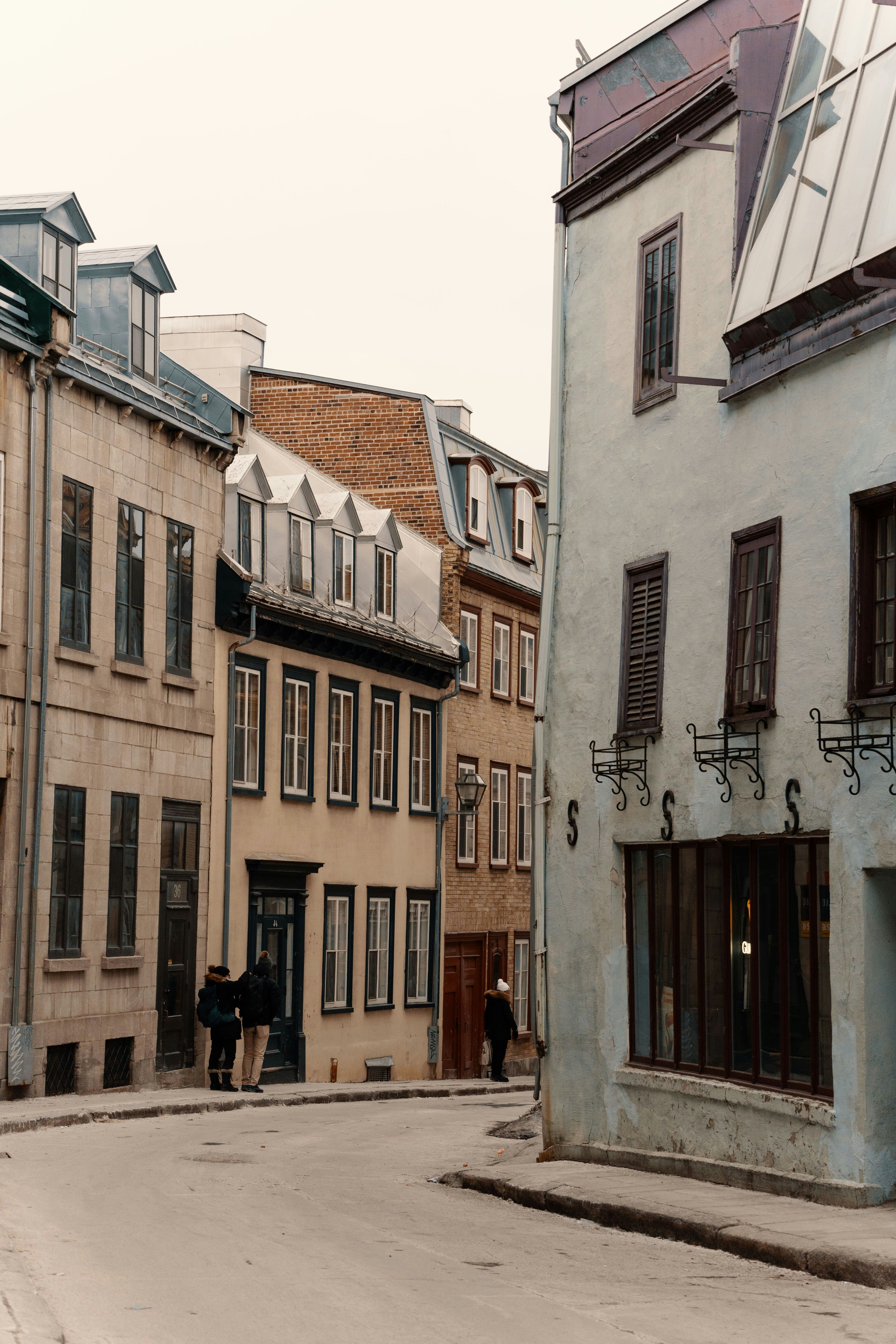 Charming Street View in Historic Old Quebec · Free Stock Photo