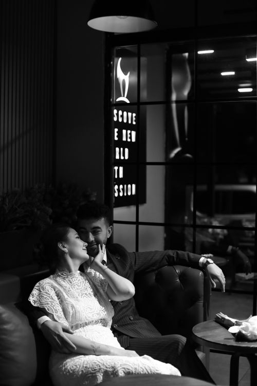 Free Black and white image of a couple enjoying a cozy moment in a chic lounge. Stock Photo