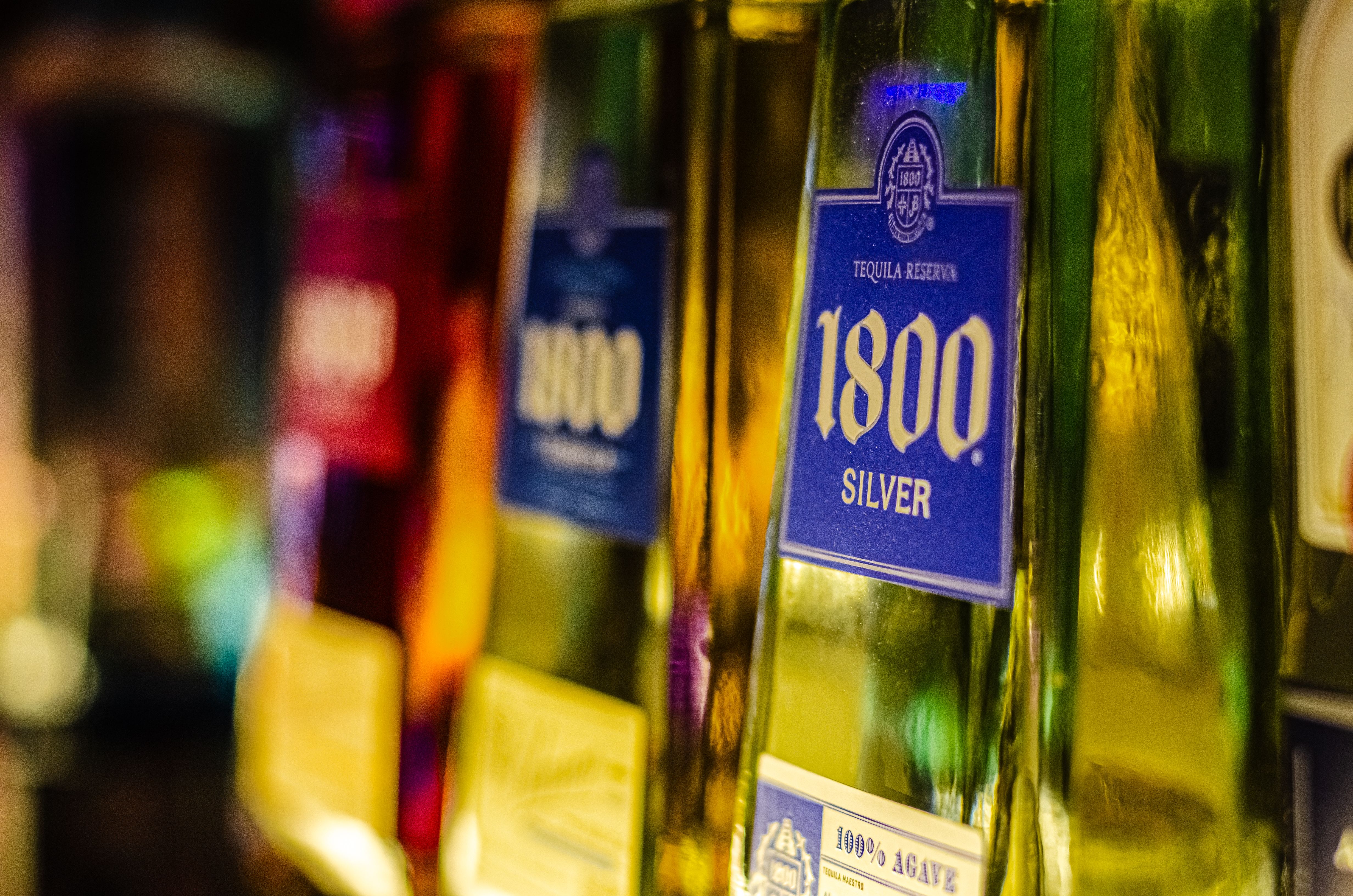 Exhibición Colorida De Botellas De Tequila En Un Bar · Foto de stock ...