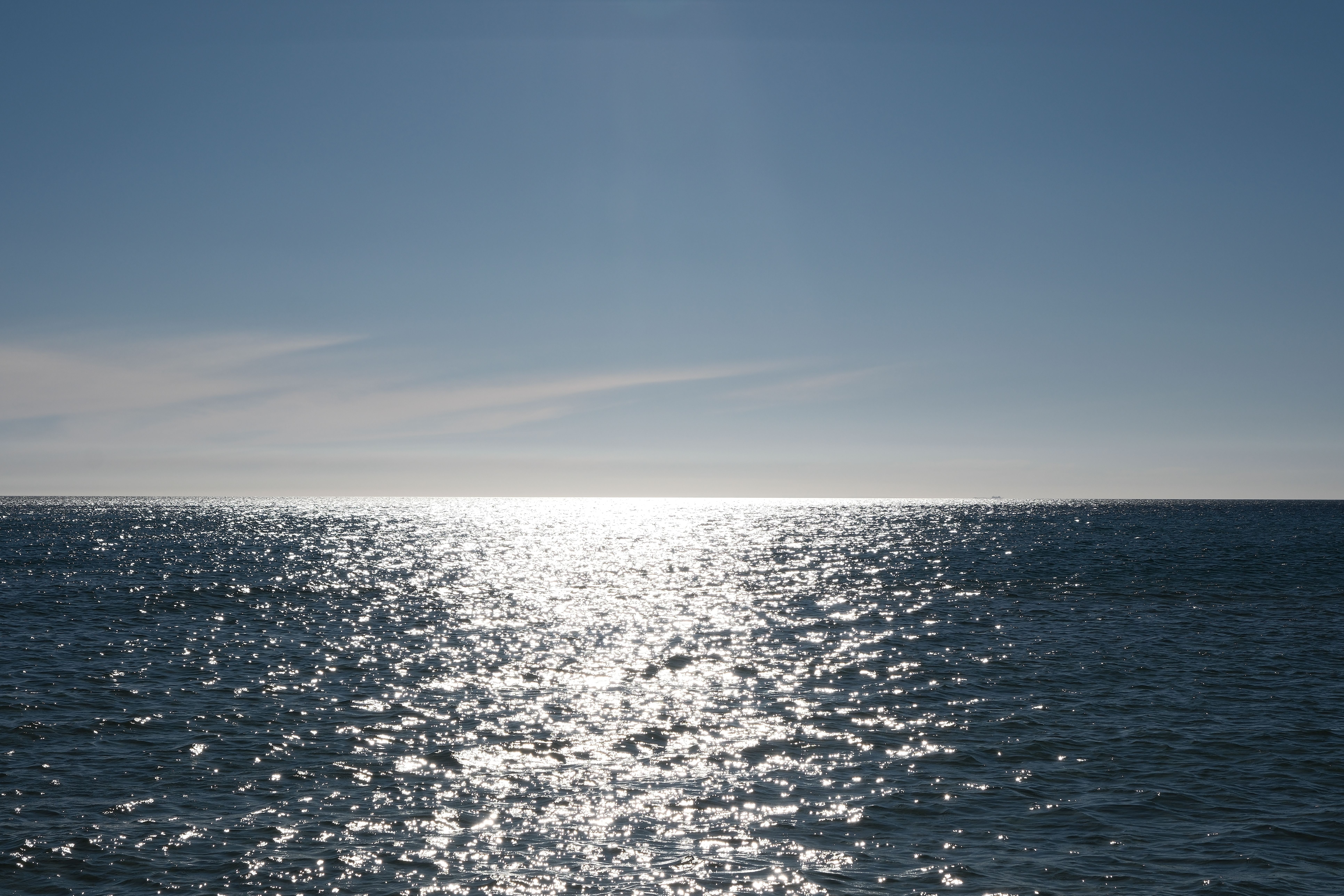 Peaceful Ocean Horizon Under Bright Sun · Free Stock Photo