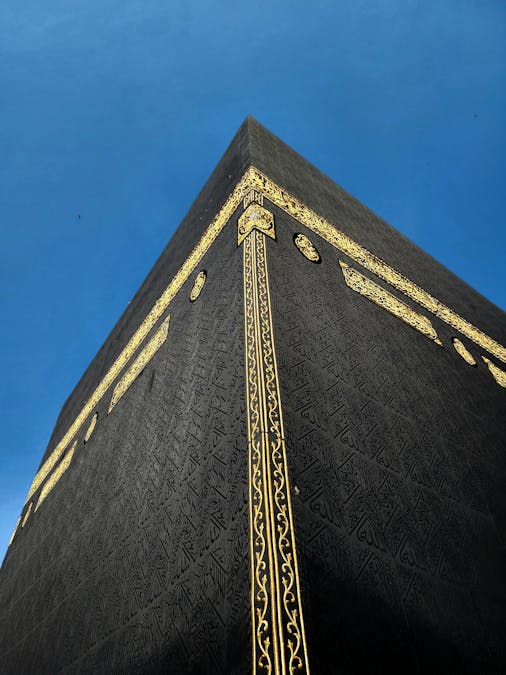 Jamaah di Masjidil Haram melihat Ka'bah