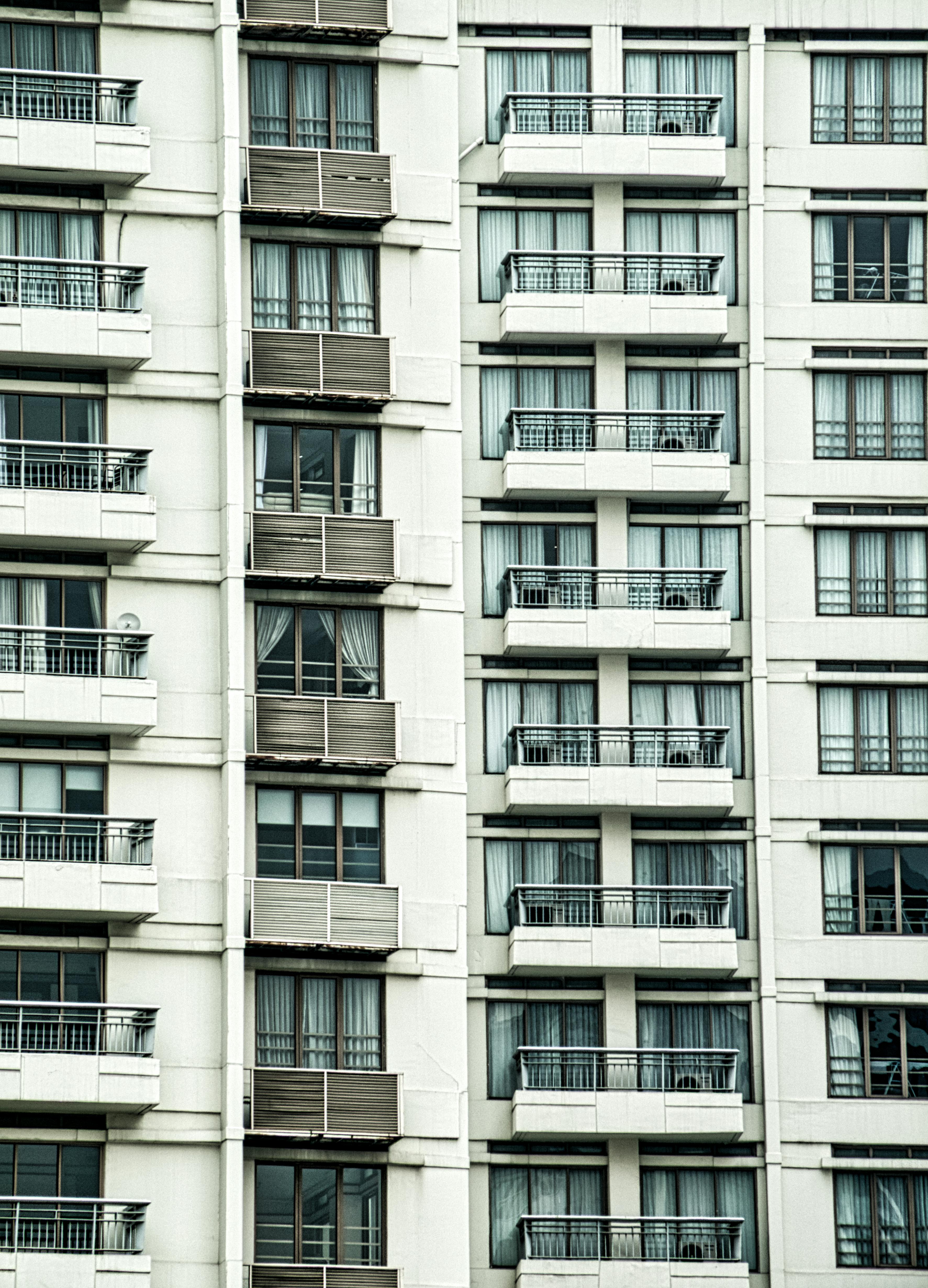 photo-of-multi-storey-building-free-stock-photo