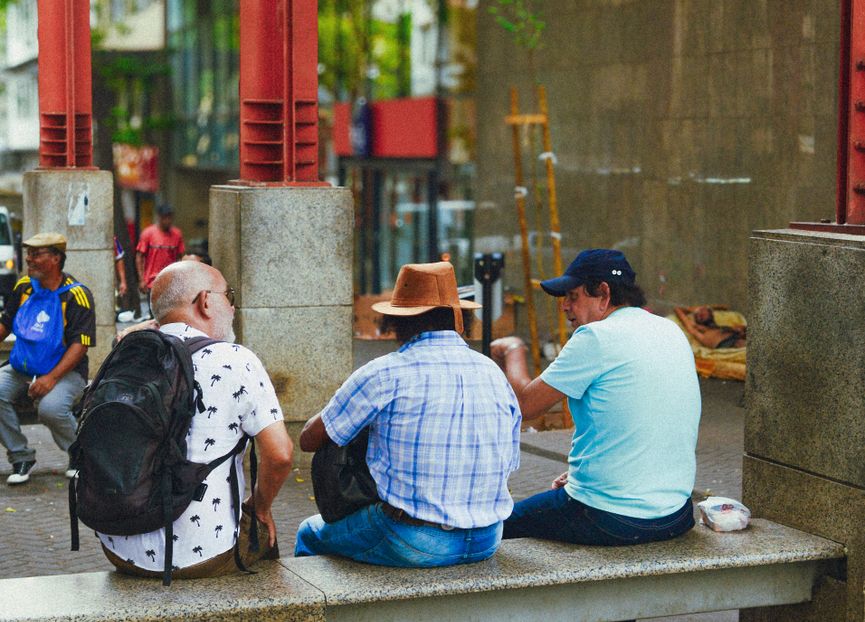 Online dating: starting a conversation on a niche platform