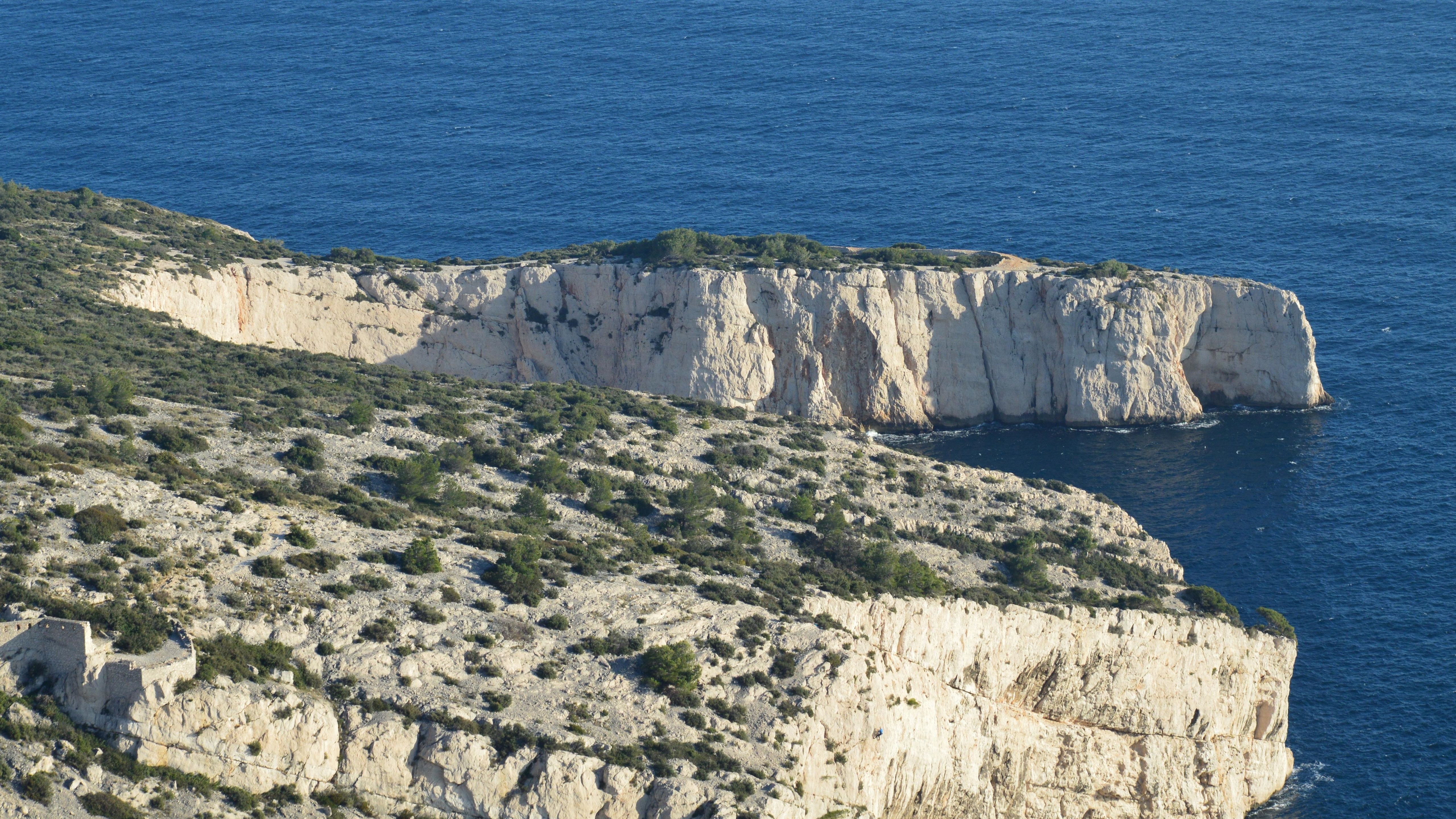 Illustration, calanque de port miou avenue des calanques cassis