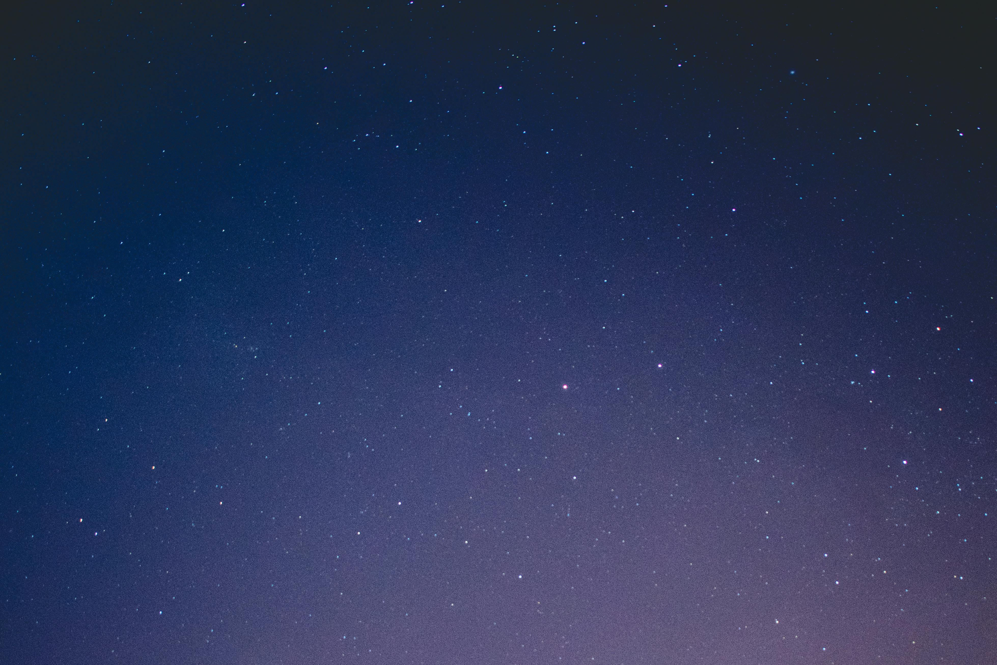 Serene view of a starry night sky in Arequipa, Perú, showcasing a beautiful celestial display.