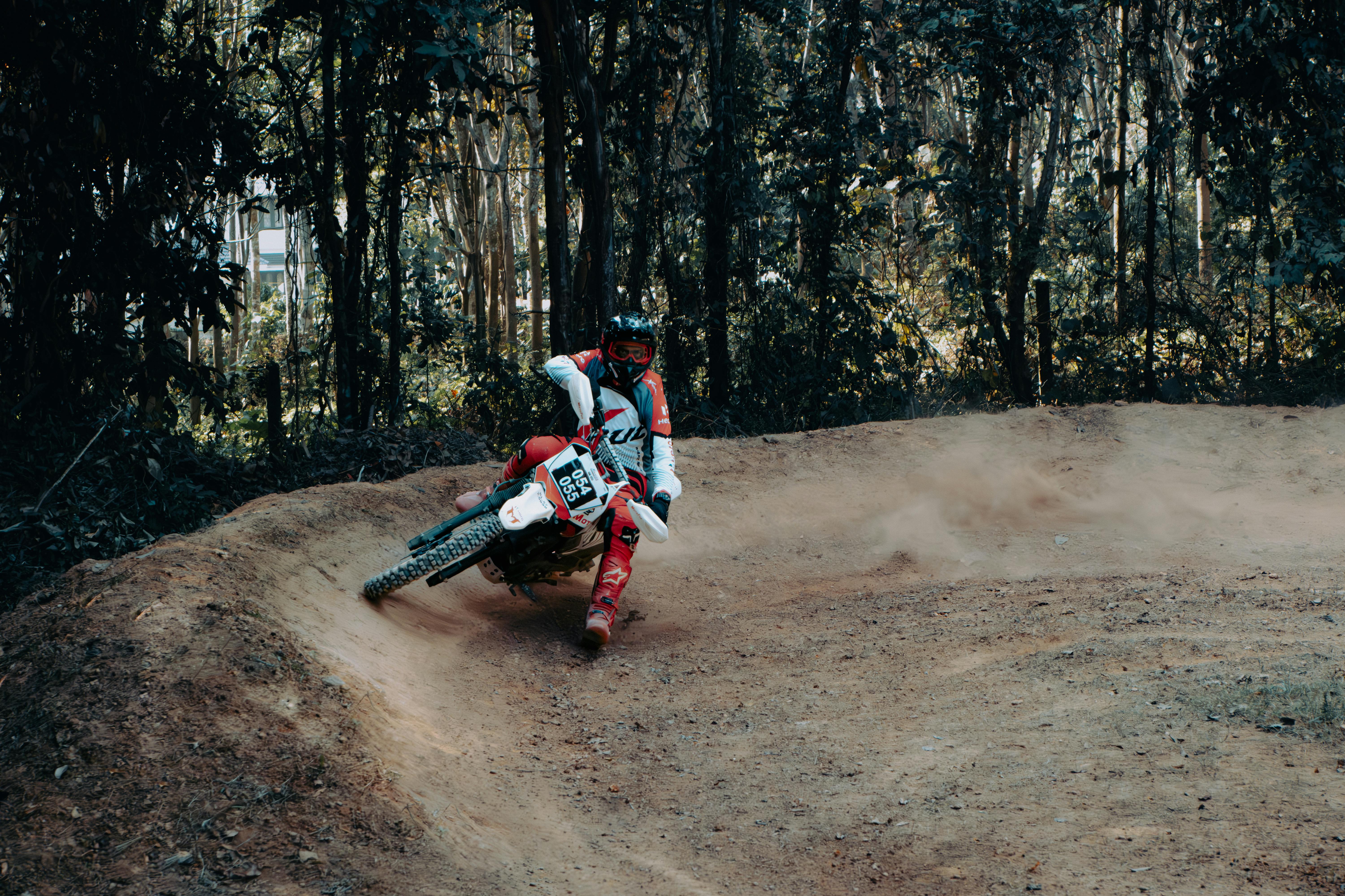 Fast Track to Financial Independence: Siren Climbs 2% — Photo by Sleeba Thomas on Pexels