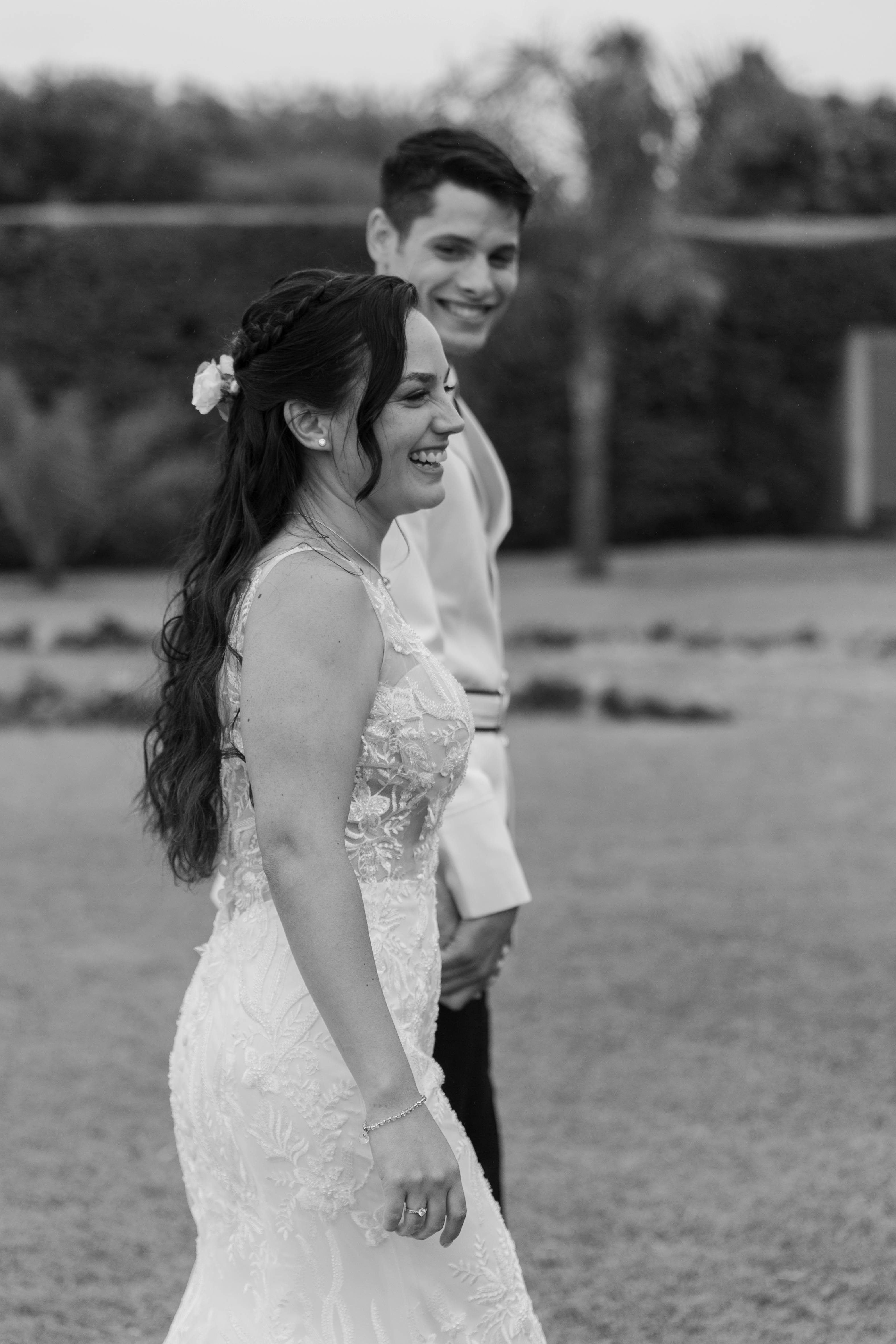 A joyful bride and groom walking outdoors in Córdoba, Argentina.