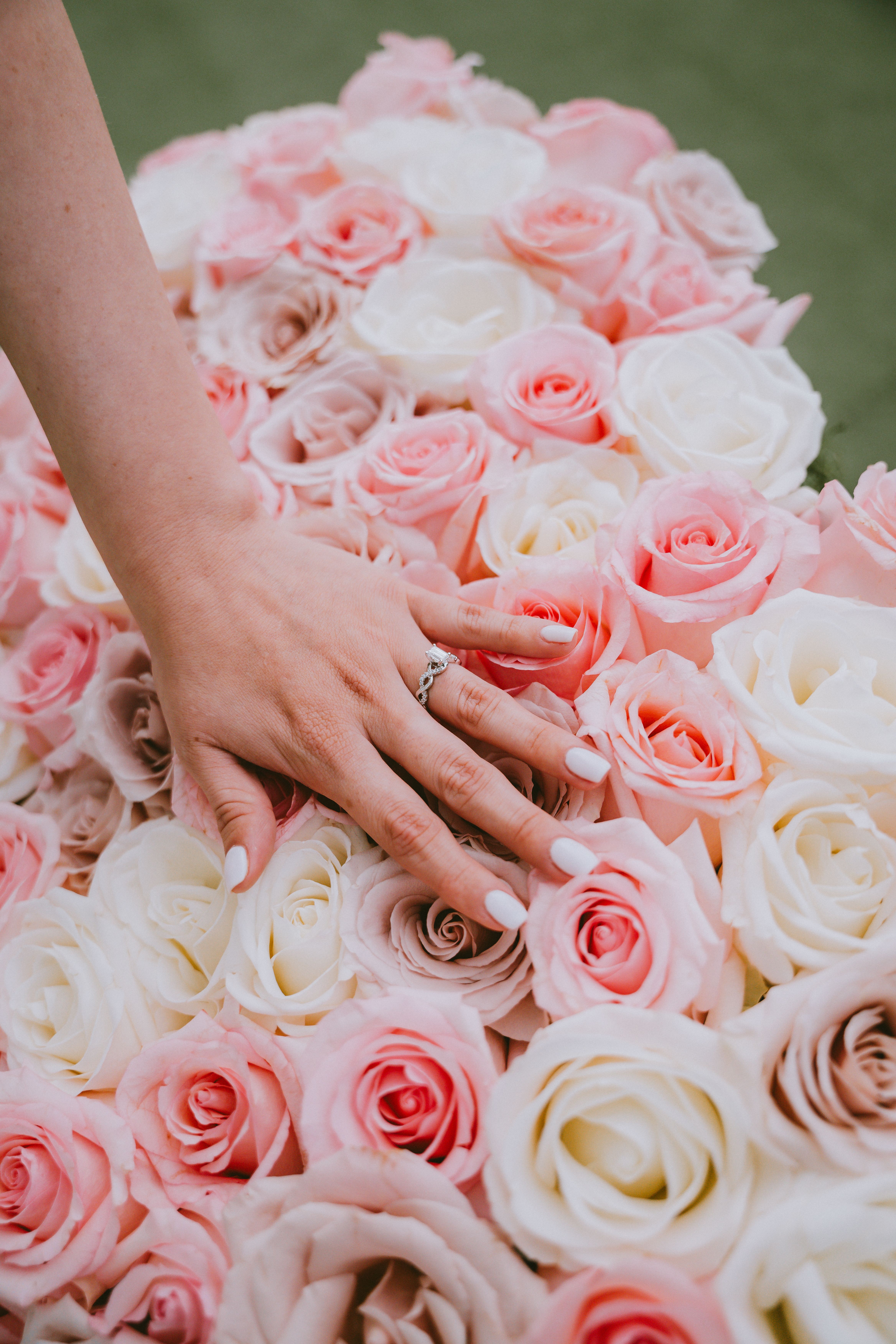 Pétalos De Rosa De Seda Para Bodas - 2200 Unidades - Decoración Perfecta Para Mesas, Pasillos Y Eventos Especiales