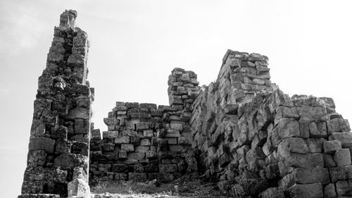 Free Black and white photograph of ancient stone ruins under clear sky. Stock Photo