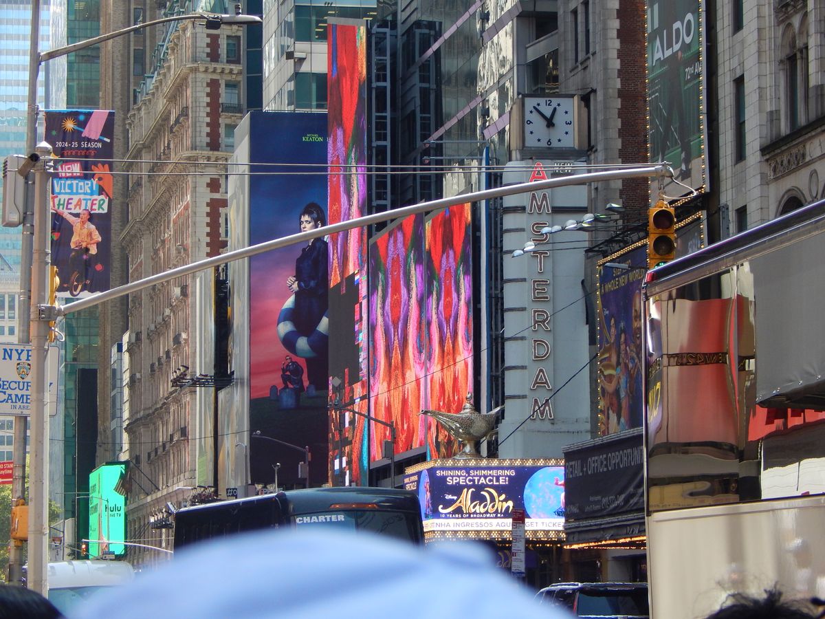 New York - Times Square - firma luminoasă de Broadway seara