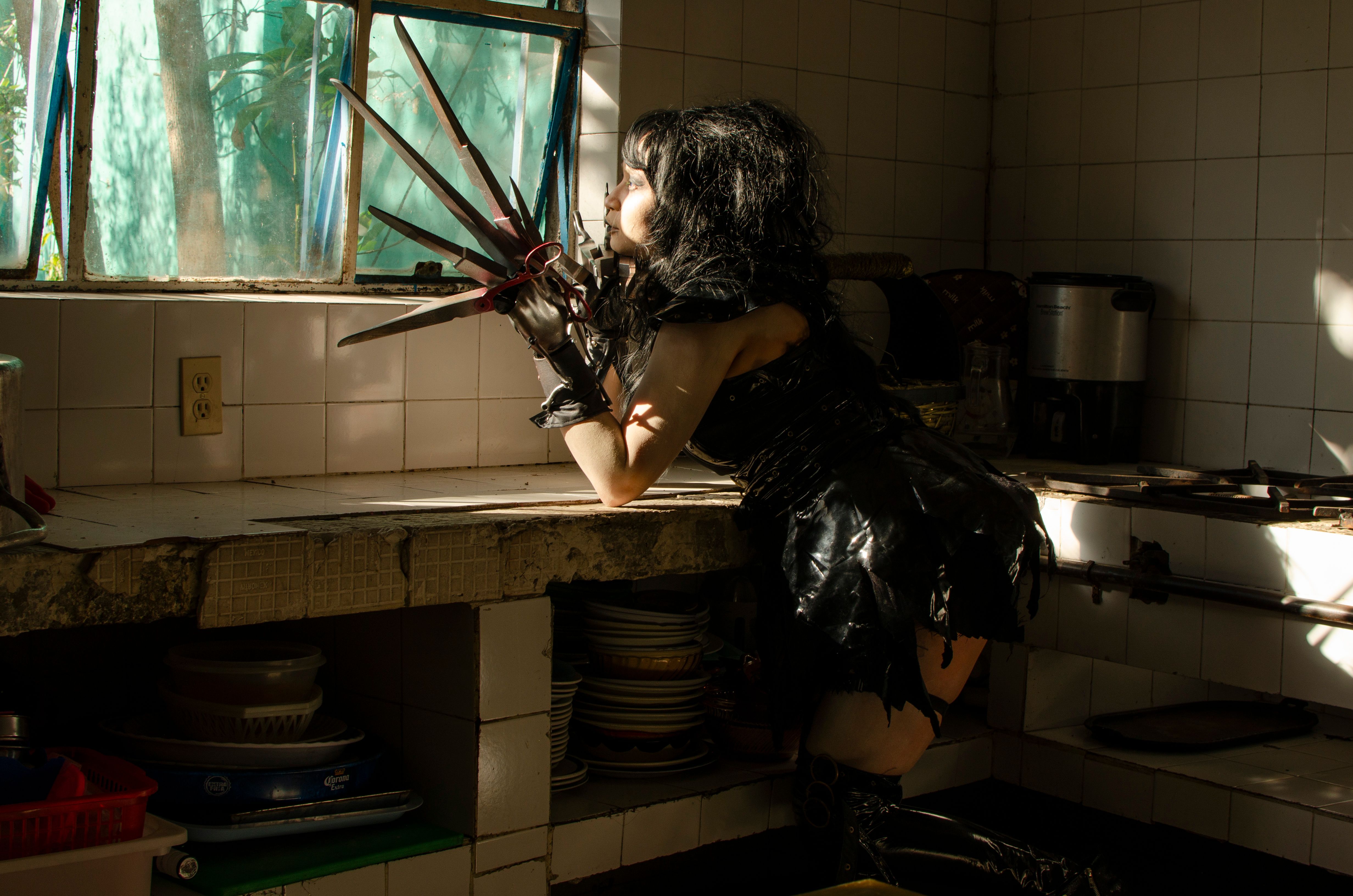 Edward Scissorhands iconic character design and gothic aesthetic
