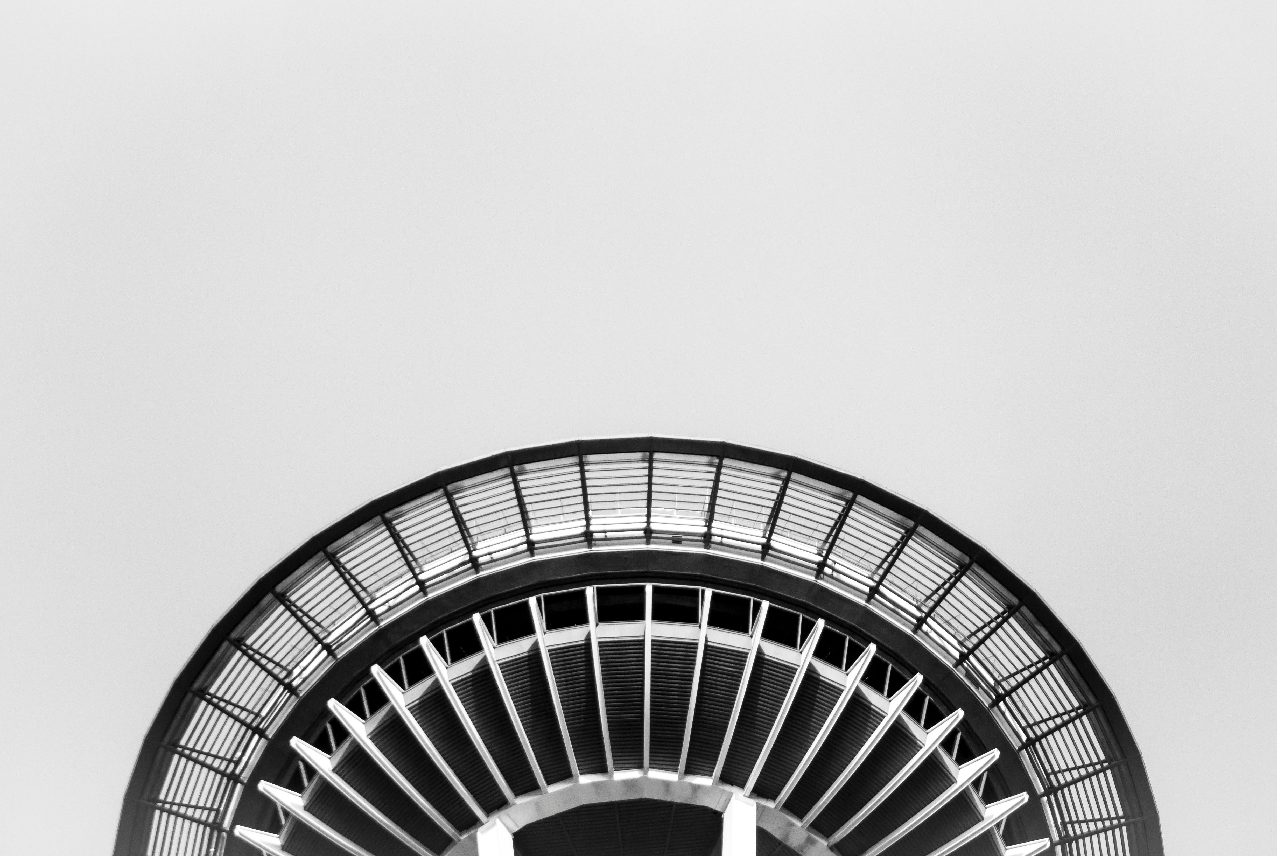 Kostenlos Schwarz-Weiß-Ansicht der Spitze der berühmten Space Needle in Seattle, Washington. Stock-Foto